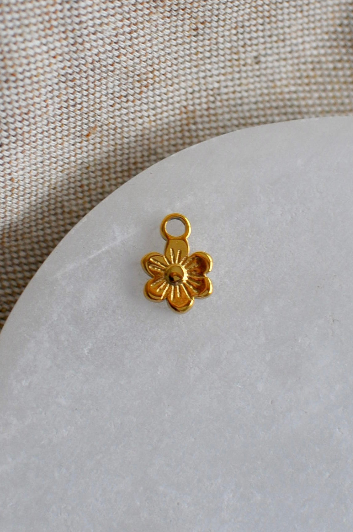 Tiny Daisy Charm