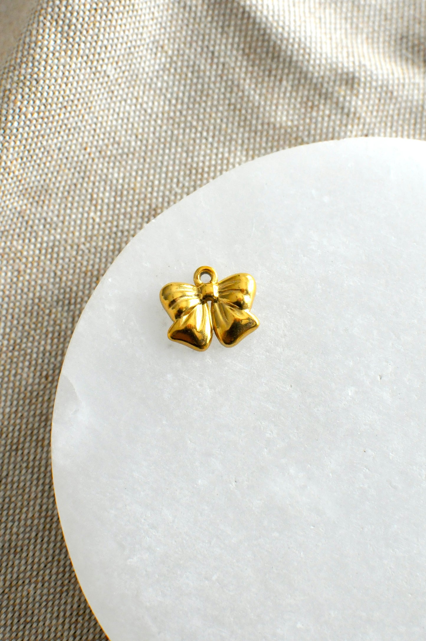 Thick Bow Charm