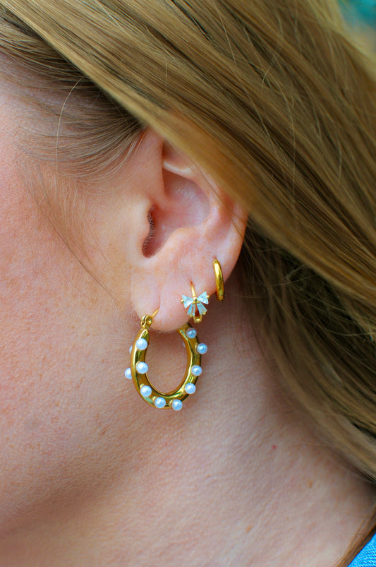 Lexi Pearl Statement Hoops