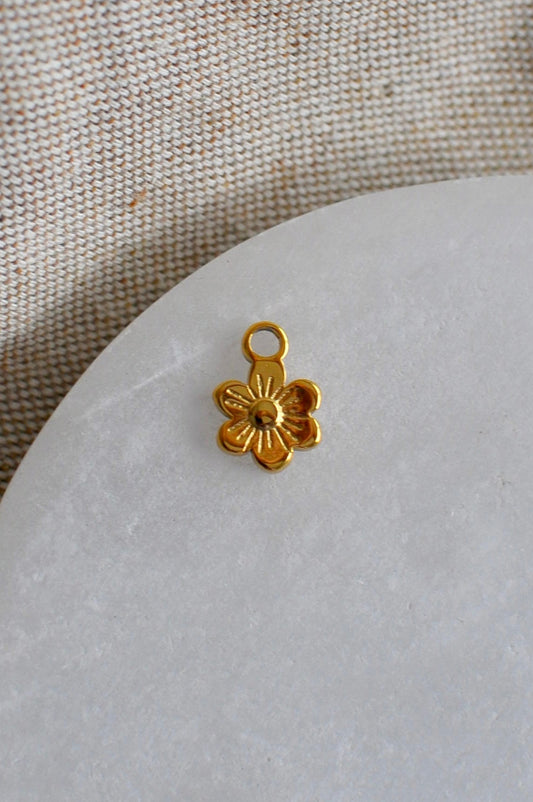 Tiny Daisy Charm